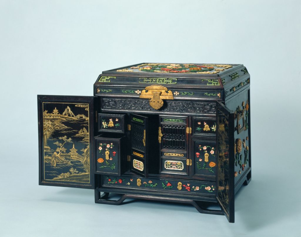 图片[3]-Black lacquer painted gold inlaid stained tooth dressing box-China Archive